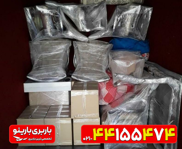 کارگر بسته بندی لوازم منزل